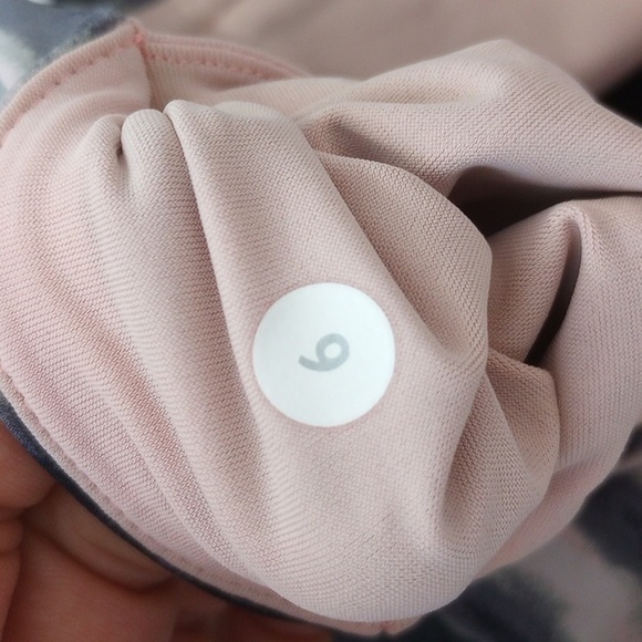 Lululemon Womens Crop Leggings Sz 6 Breezy Camo Black Capris Workout Athletic - Picture 2 of 10